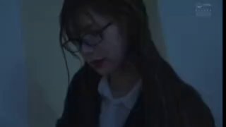 在皮裙和紧身衣的肛门顽皮室友中硬性交